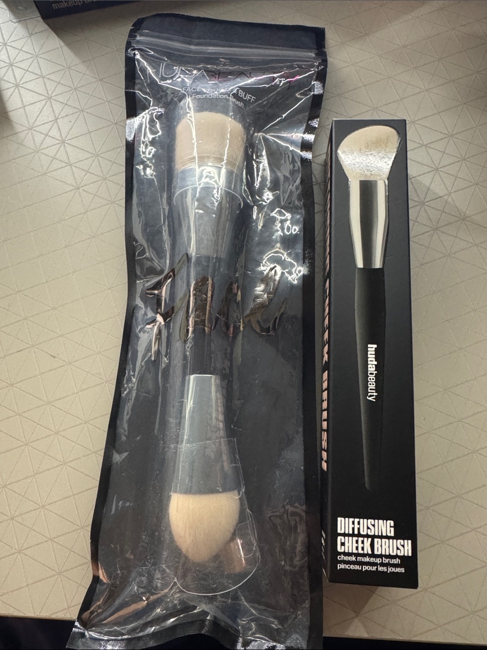 HUDA BEAUTY brush